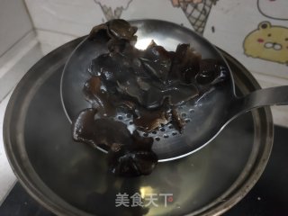 平菇木耳炒肉片的做法步骤：8