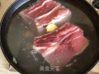 高压锅版家常牛肉的做法步骤：2