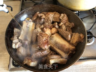 高压锅版家常牛肉的做法步骤：3