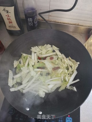 白菜炒粉条的做法步骤：4