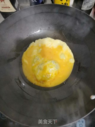鸡蛋火腿香菇炒饭的做法步骤：2
