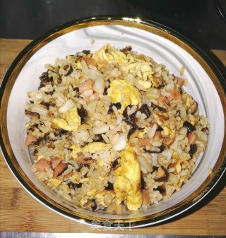 鸡蛋火腿香菇炒饭的做法步骤：5