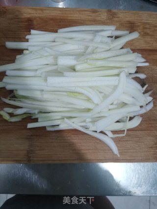 洋葱白菜鸡蛋炒木耳的做法步骤：1