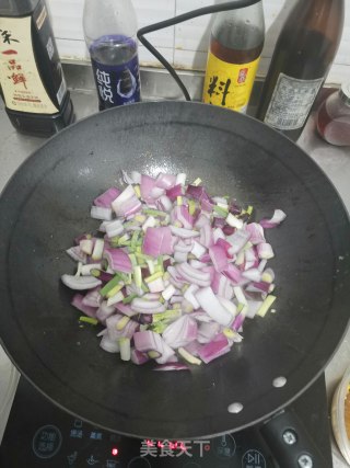 洋葱白菜鸡蛋炒木耳的做法步骤：5