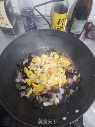 洋葱白菜鸡蛋炒木耳的做法步骤：6
