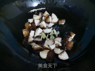 香菇炒木耳的做法步骤：5