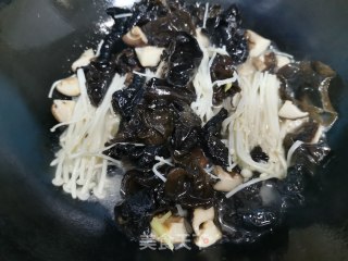 香菇炒木耳的做法步骤：11