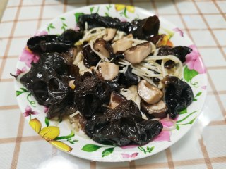 香菇炒木耳的做法步骤：13