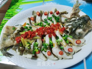 清蒸鲈鱼的做法步骤：9