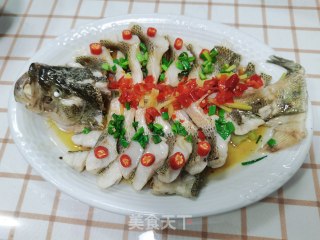 清蒸鲈鱼的做法步骤：10