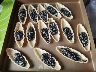 黑芝麻糯米船的做法步骤：5