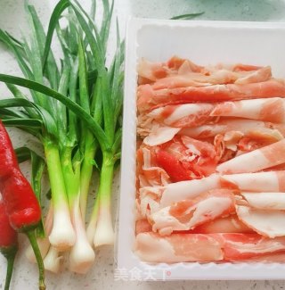 爆炒羊肉卷的做法步骤：1