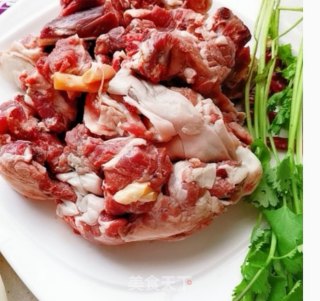 羊肉汤的做法步骤：1