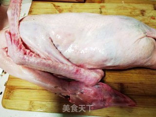 铁锅炖大鹅的做法步骤：1