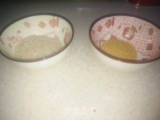 二米粥的做法步骤：1