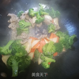西兰花炒牛肉的做法步骤：10