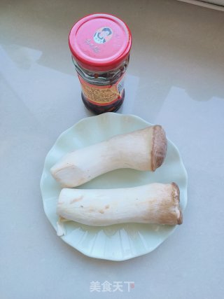老干妈杏鲍菇的做法步骤：1