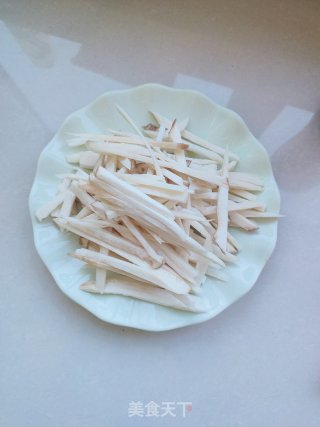 老干妈杏鲍菇的做法步骤：2