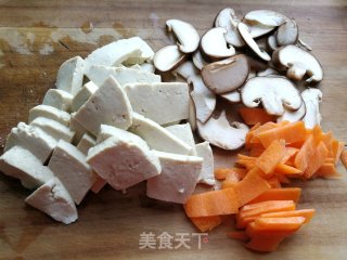菌菇豆腐汤的做法步骤：2