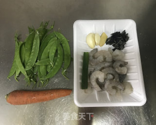 荷兰豆炒虾仁的做法步骤：1