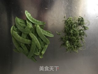 荷兰豆炒虾仁的做法步骤：3