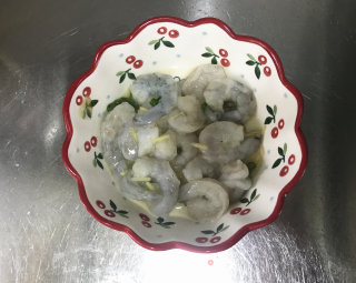 荷兰豆炒虾仁的做法步骤：9