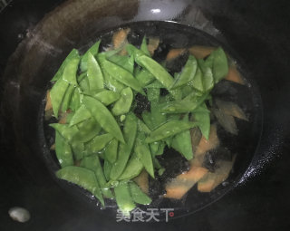 荷兰豆炒虾仁的做法步骤：10