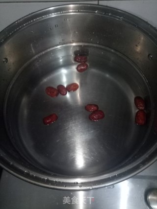 红枣桂圆大米粥的做法步骤：1