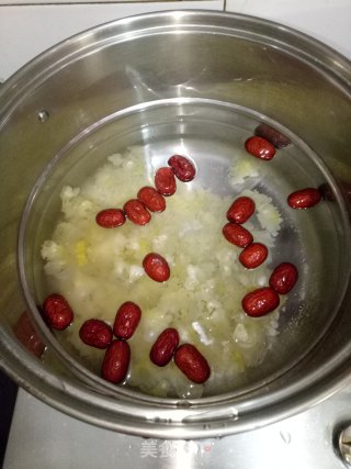 桂圆红枣银耳羹的做法步骤：2