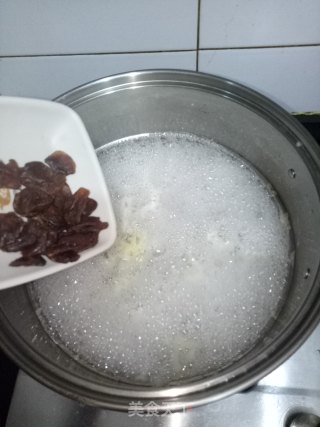 桂圆红枣银耳羹的做法步骤：3