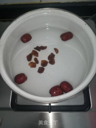 桂圆红枣荷包蛋的做法步骤：2