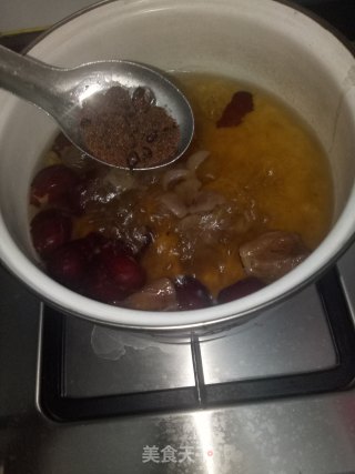 桂圆红枣鸡蛋甜汤的做法步骤：3