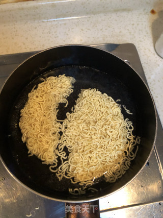 饺子拉面的做法步骤：1