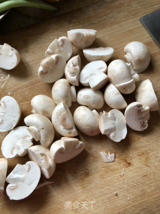 砂锅菌菇乌鸡的做法步骤：5