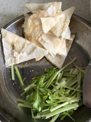 芹菜脆饼的做法步骤：1