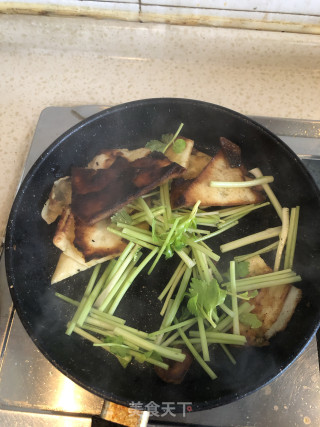 芹菜脆饼的做法步骤：4