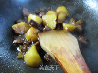 姬松茸烧土豆的做法步骤：12