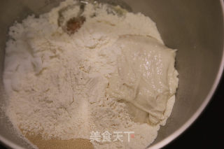 豆沙餐包的做法步骤：2