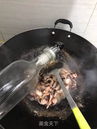 洋葱炒鱿鱼须的做法步骤：3