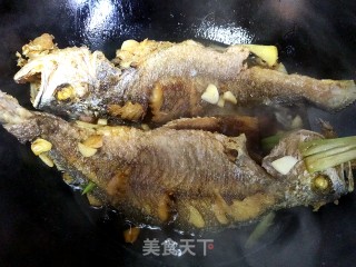 红烧黄花鱼的做法步骤：5