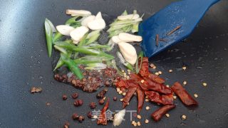 干煸手撕包菜的做法步骤：4