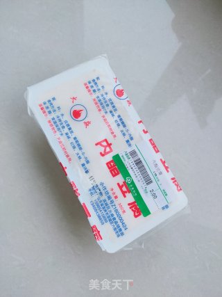大骨汤蒸豆腐的做法步骤：1