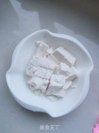大骨汤蒸豆腐的做法步骤：2