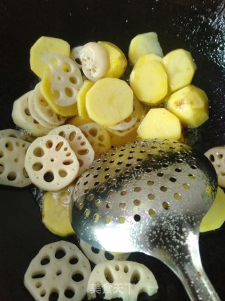 糖醋莲藕土豆片的做法步骤：6