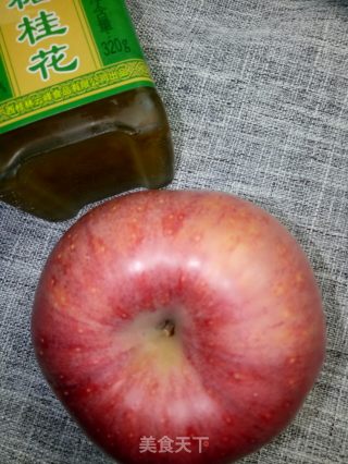 糖桂花蒸苹果的做法步骤：1