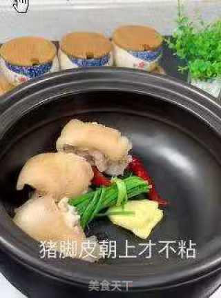 红烧猪脚的做法步骤：1