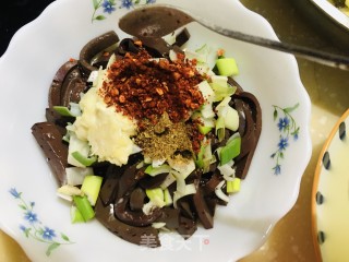 蒜泥辣子猪血的做法步骤：5