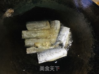 红烧带鱼的做法步骤：2