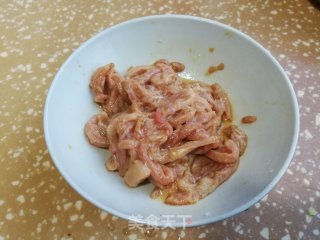 白菜炒肉丝的做法步骤：1