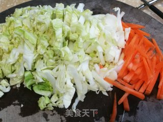 白菜炒肉丝的做法步骤：3